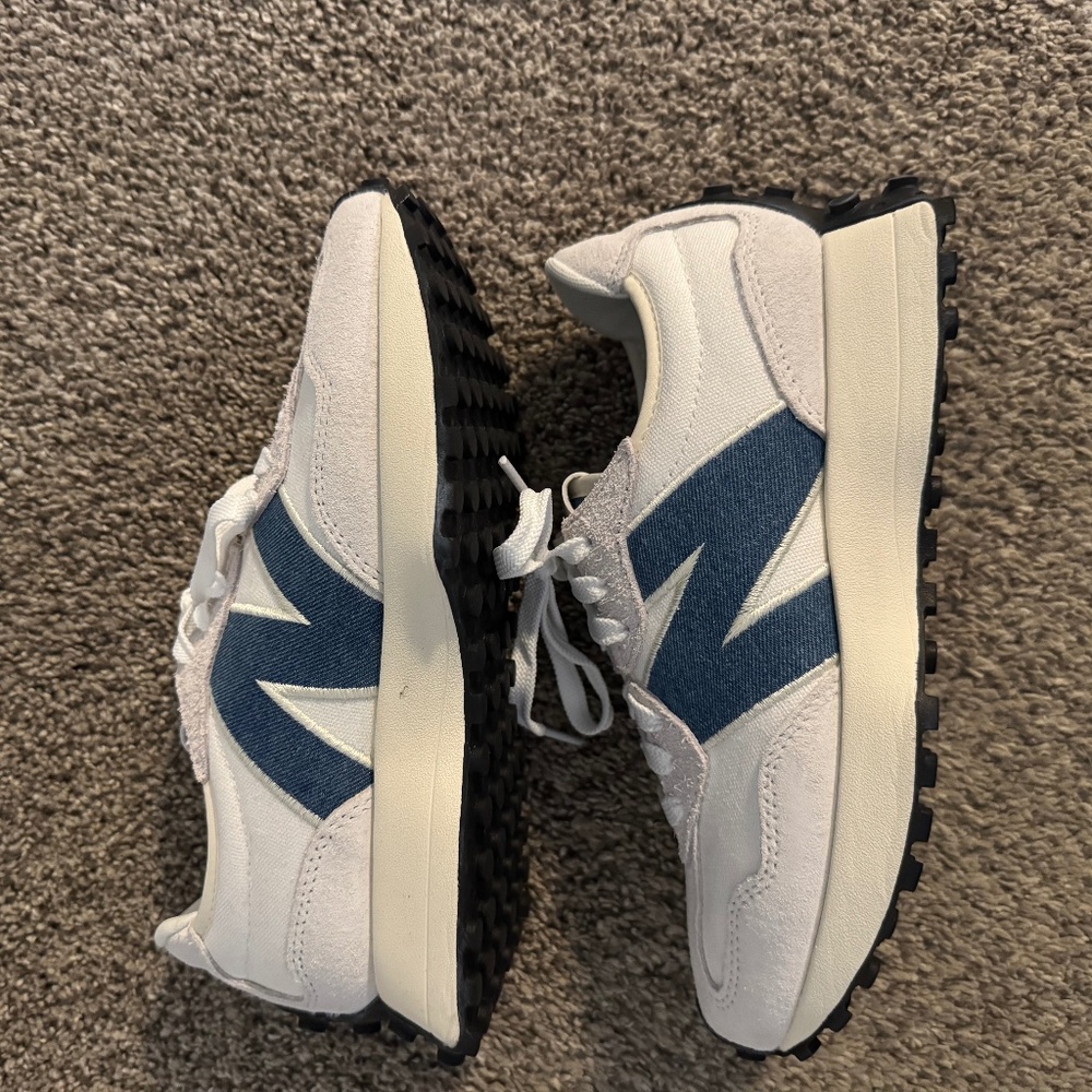 Women’s New Balance 327